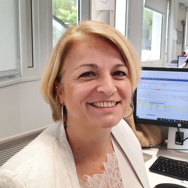 “It’s a source of pride to be there for our customers and help them overcome difficult situations” Lydie is an advisor at the customer budget support