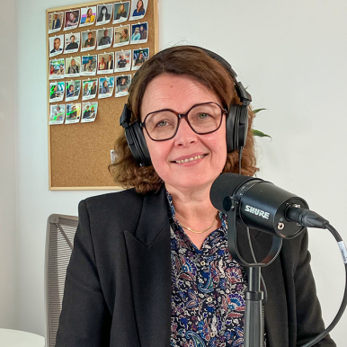 Photo de Sylvie Borias, responsable RSE du Groupe Bel pour l'enregistrement du podcast On The Way